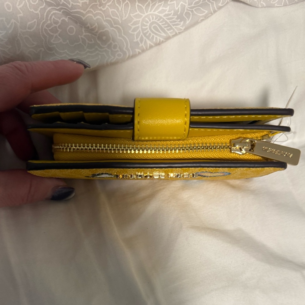 Michael by Michael Kors NWT Bifold Zip Coin wallet Stunning Yellow canvas! - Picture 3 of 10
